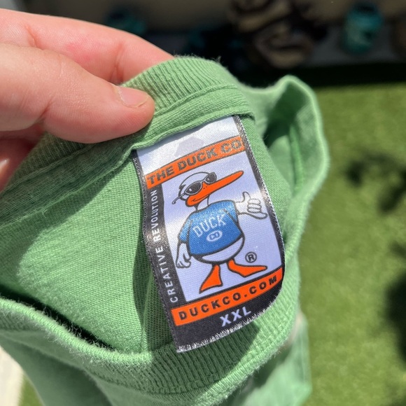 VTG 00’s Funny Seal Beach, CA Drinking Shark Tee - Picture 5 of 5